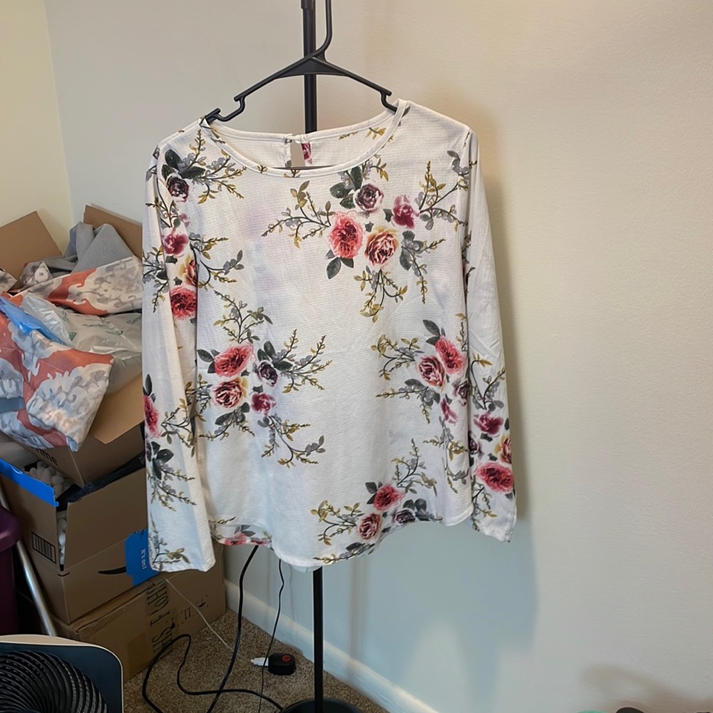 EUC floral longsleeve blouse S/M 178